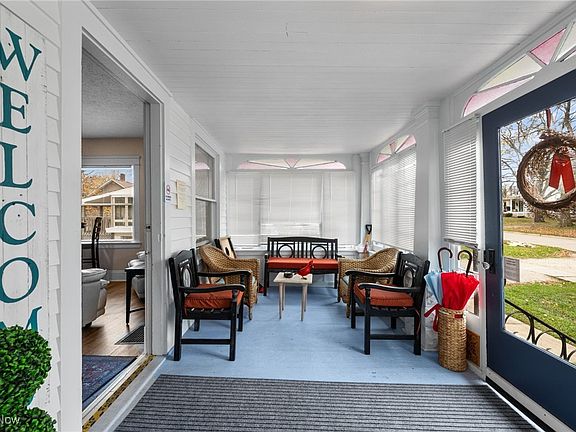 4th image of 324 N Broadway St