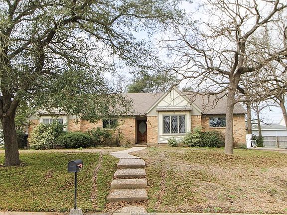 3rd image of 2507 Broadmoor Dr
