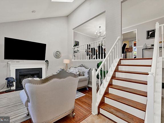 3rd image of 2 Harrod Ct