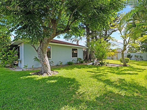 3rd image of 2033 Thistle Dr
