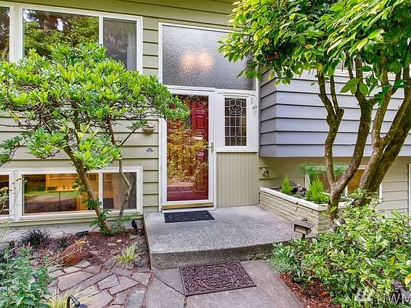 3rd image of 2404 NE 182nd Pl