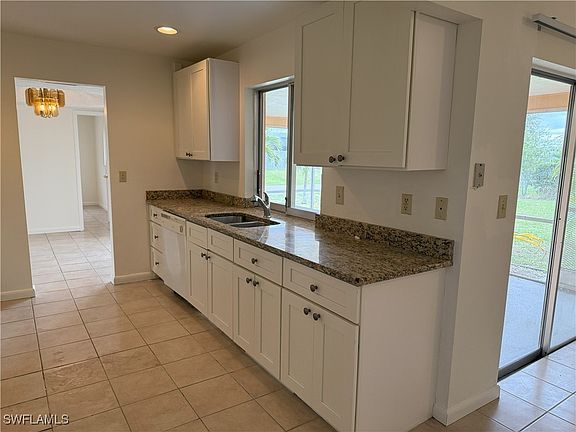 2nd image of 1020 SE 21st St