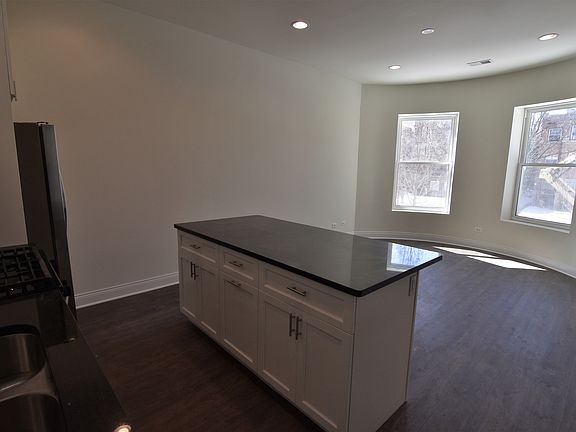 3rd image of 4741 N Beacon St #3S