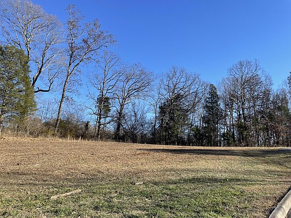 3rd image of 363 Shadows Lawn Dr