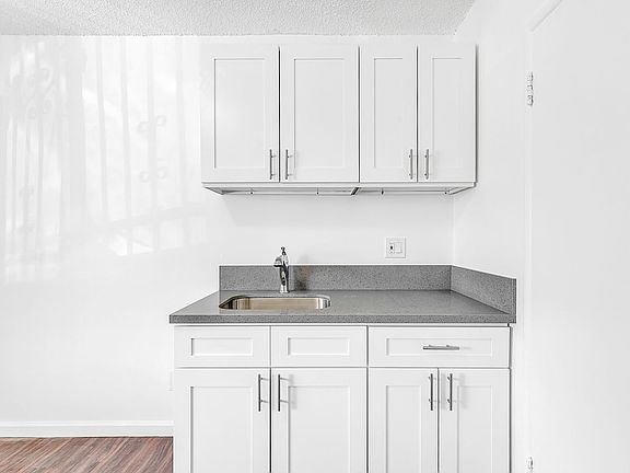 4th image of 10635 S Vermont Ave #B