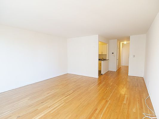 4th image of 77 5th Ave Penthouse D