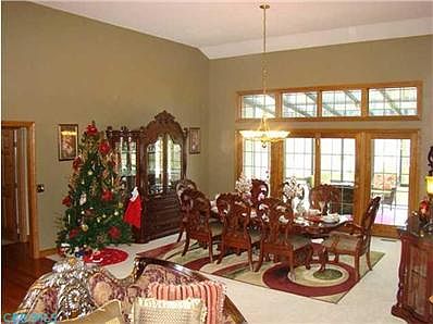 3rd image of 32 Woodlake Trl