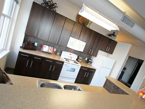 3rd image of 1006 Grand Blvd