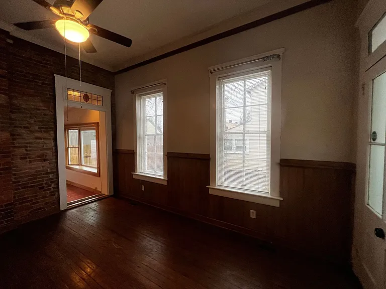 1327 E Washington St — Photo 14
