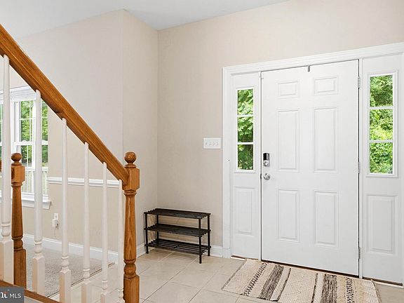 5th image of 5335 Majesty Ln