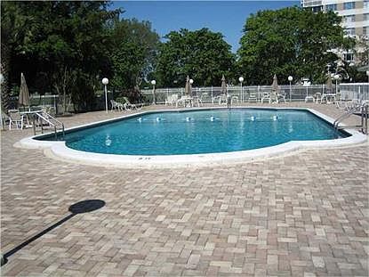 1st image of 4350 Hillcrest Dr APT 509