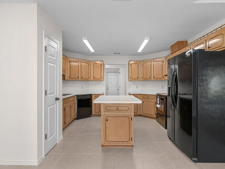 9568 Brentwood Blvd — Photo 16