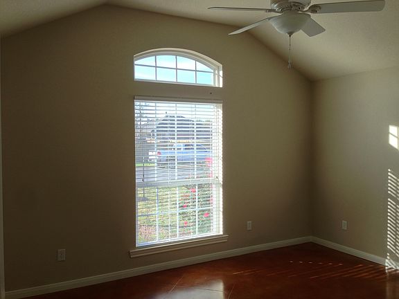 2nd image of 812 Chapel View Dr