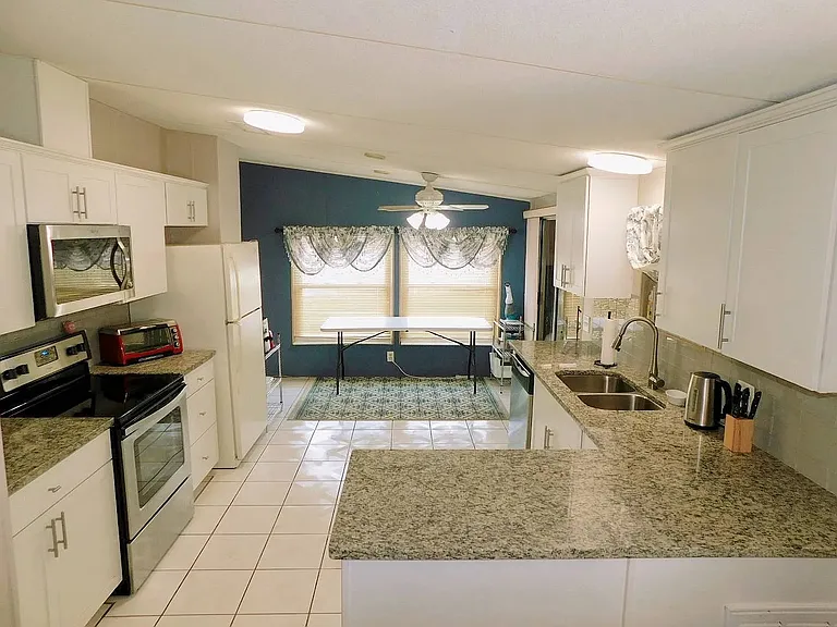 75 Hewlett Dr — Photo 8