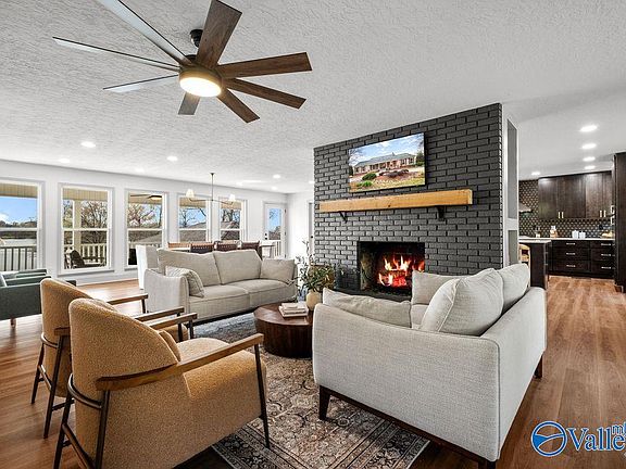 5th image of 806 E Haven Dr