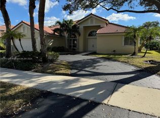 7440 NW 65th Ln, Pompano Beach, FL 33067