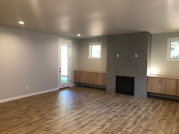 2nd image of 13607 NE 62nd Ct