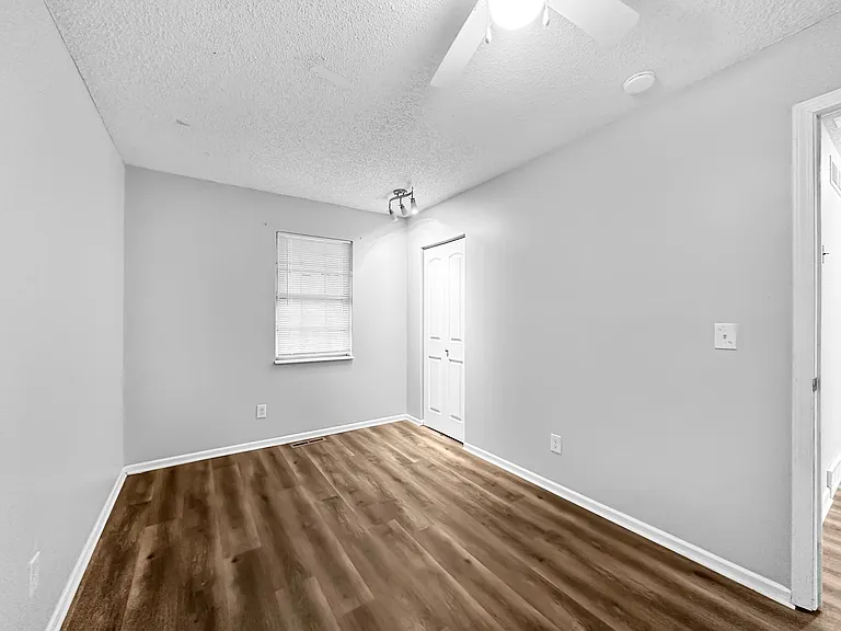1300 NW Golfview Ct — Photo 9