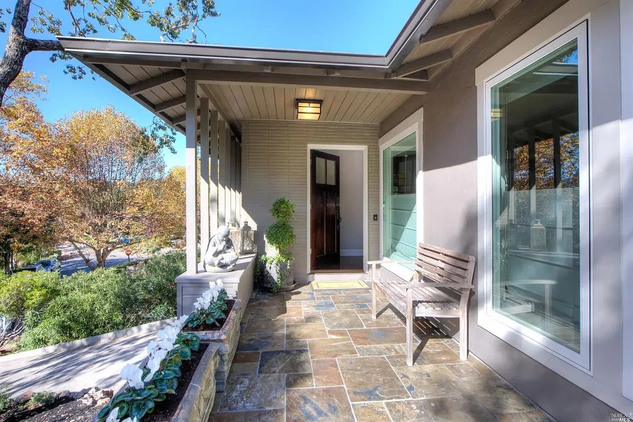 4 bed, 2.5 bath, 1914 sqft, $11,000 — Photo 4
