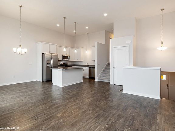 5th image of 343 NE Mink Dr