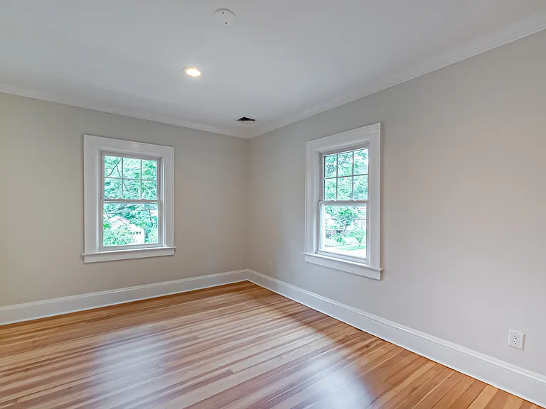 26 Glenwood Ave — Photo 14