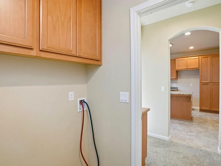 765 Brandywine Ln — Photo 4