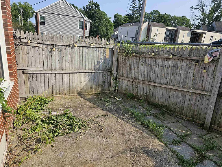116 W High St — Photo 12