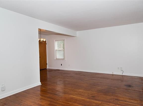 4th image of 60 Du Bourg Ln