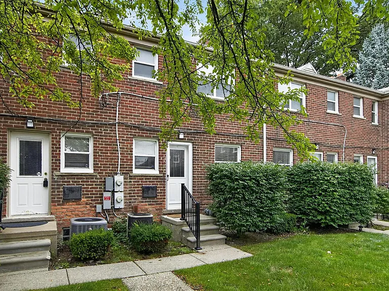 3284 Coolidge Hwy — Photo 34