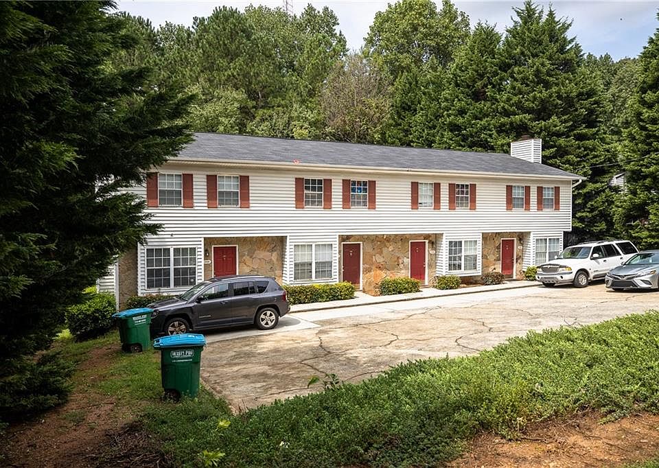 1st image of 2920 Spruce Cir