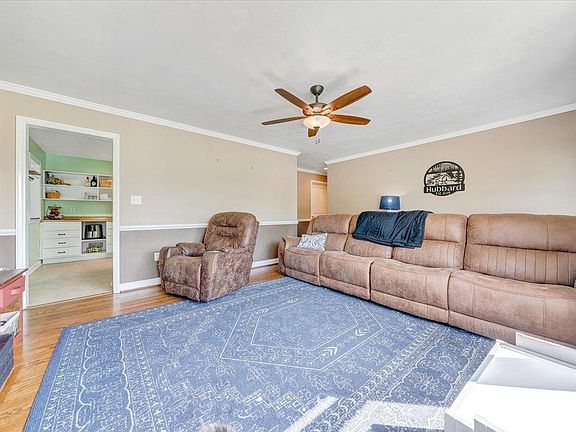 5th image of 505 Chamberlain Ln