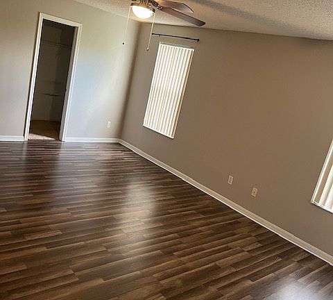 5th image of 3302 Amberley Park Cir