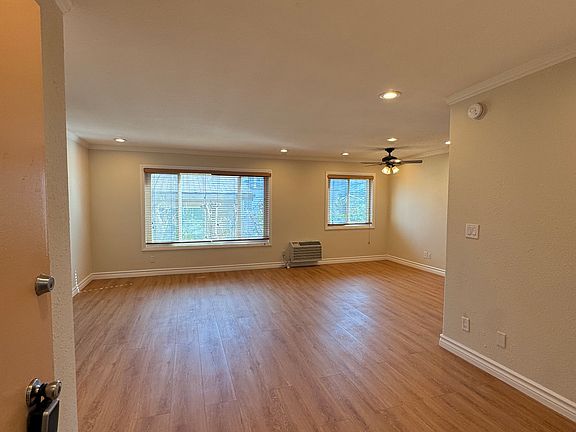 4th image of 1817 Beloit Ave APT 26
