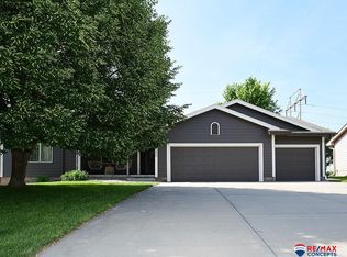 22009 Hilltop Ave, Gretna, NE 68028