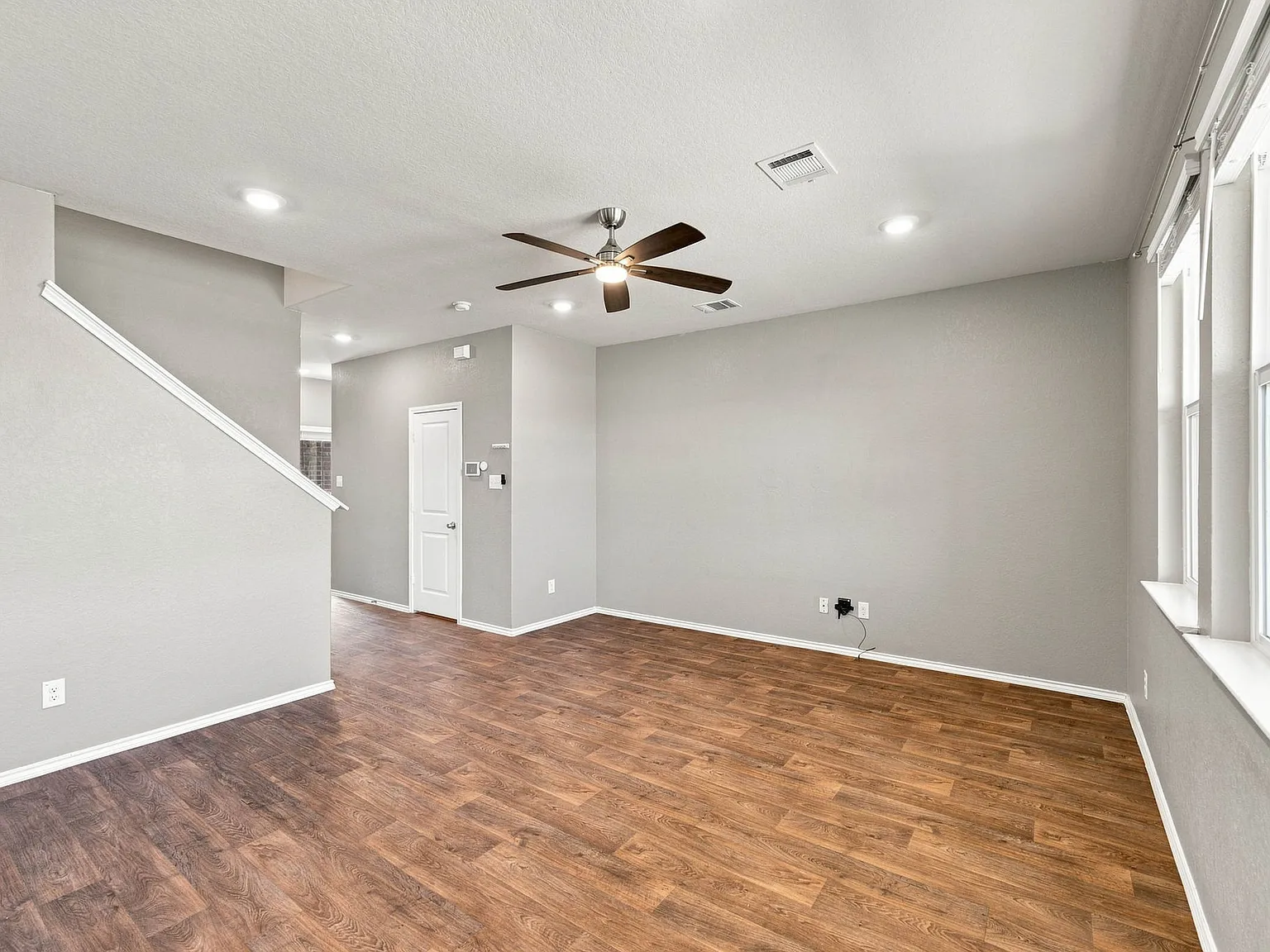 3 bed, 2.5 bath, 1700 sqft, $1,995 — Photo 3