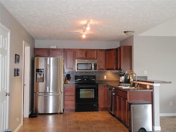 3rd image of 6091 Tyndale Ln