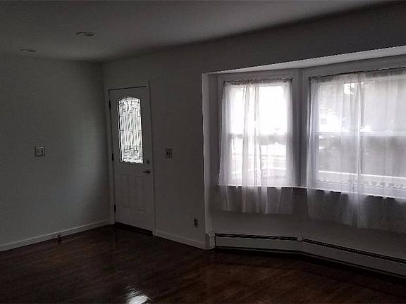 4th image of 12 Catherine St Floor 1