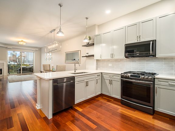 3rd image of 873 N Larrabee St APT 706