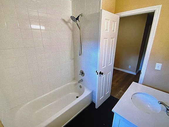 4th image of 2818 Mimosa Rd