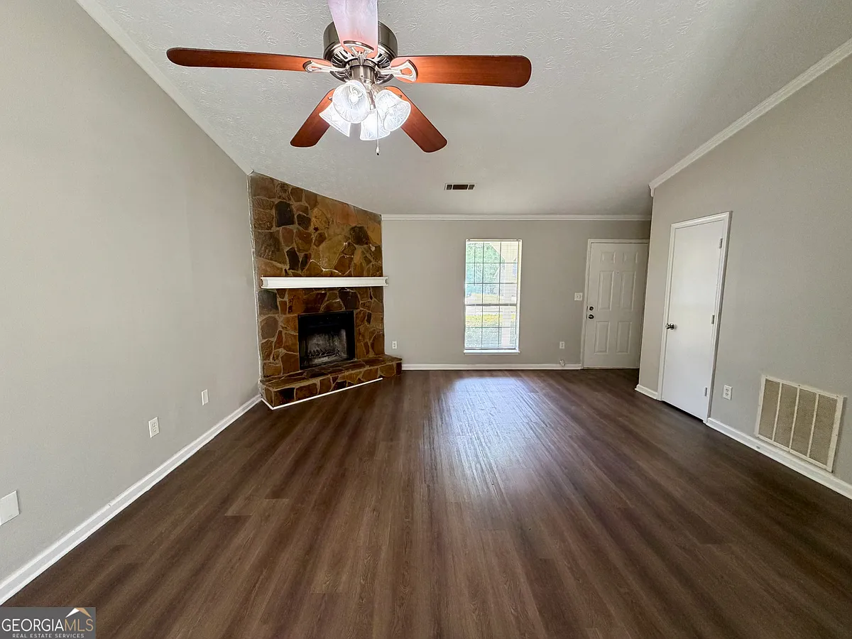 Building Photo - 5663 Saint Thomas Dr