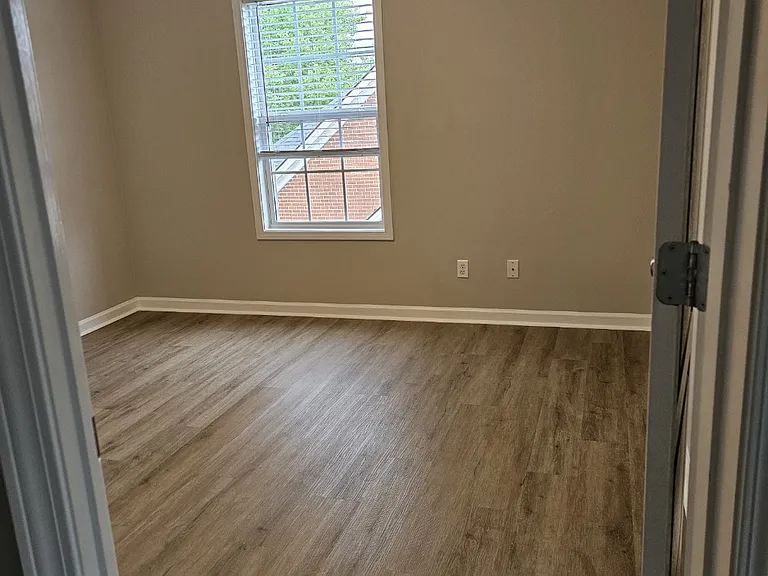 1032 Oakhall Dr — Photo 29