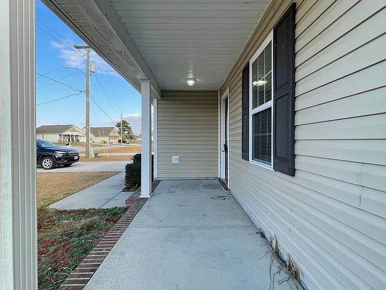 308 Sinclair Ln — Photo 4