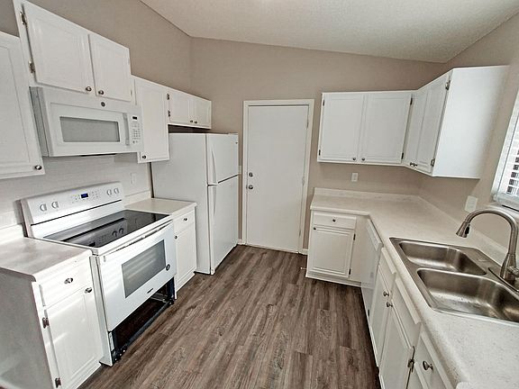3rd image of 6550 Gambol Quail Dr W