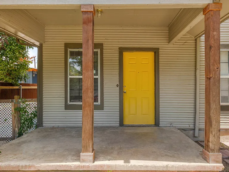2318 Willow St #A — Photo 2