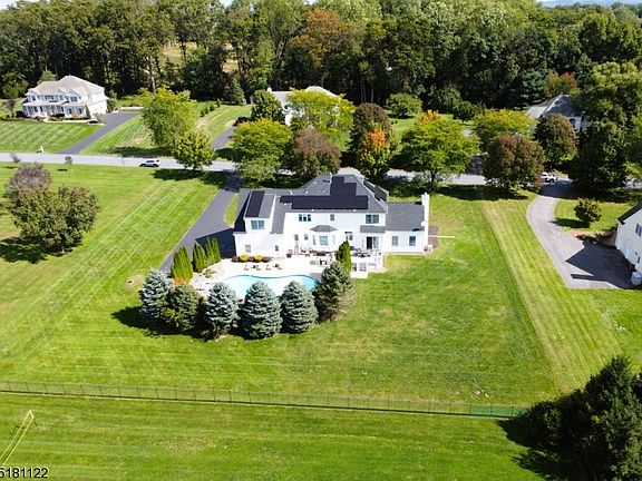 2nd image of 3 Stone Mill Dr
