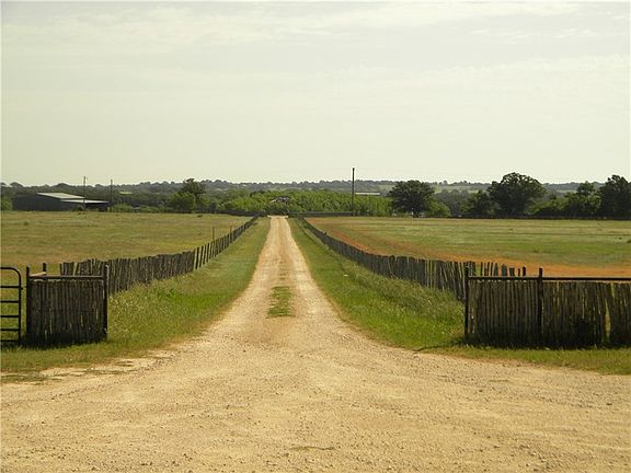 4th image of 835 County Road 422