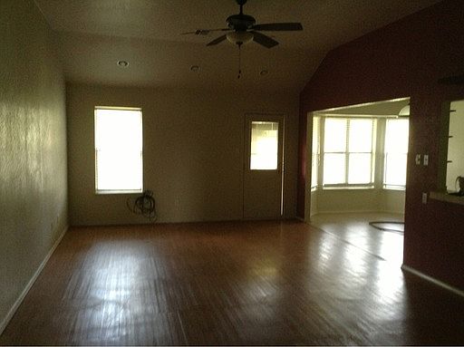 5th image of 2702 Larissa Dr
