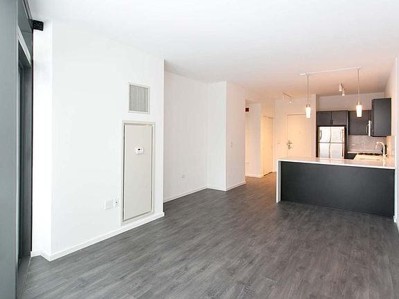 3rd image of 5105 S Harper Ave Unit 1402