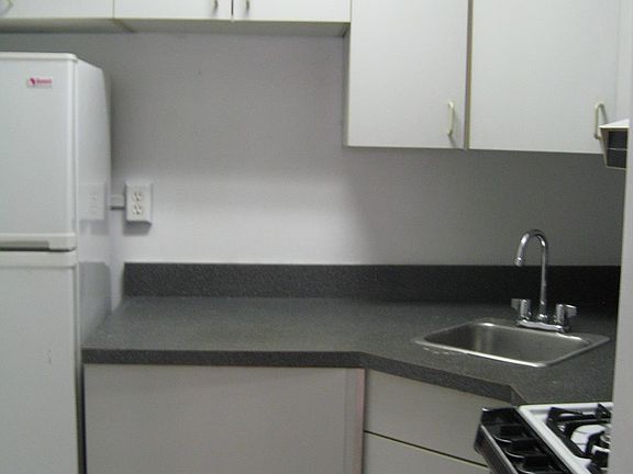 3rd image of 60 W 71st St APT 1A