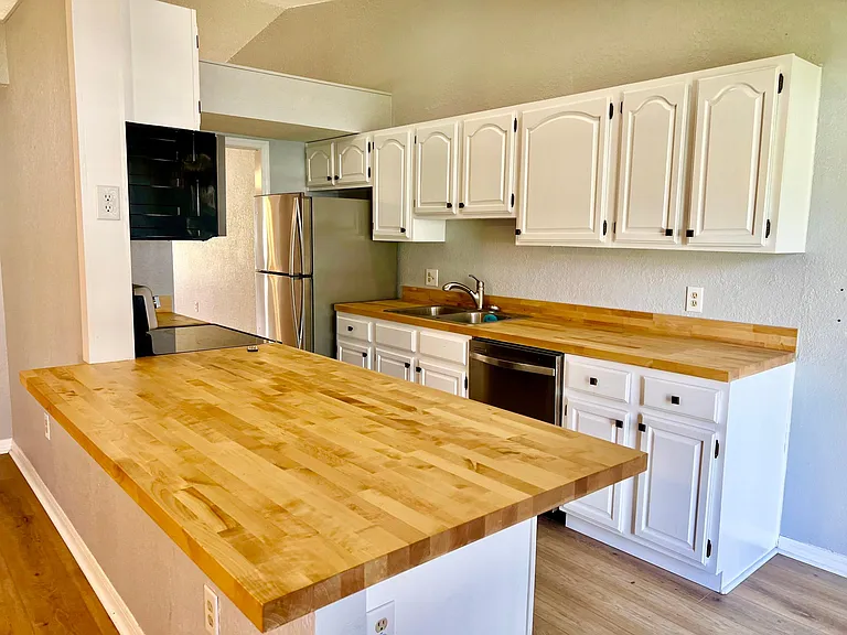 307 N Arrington St — Photo 3